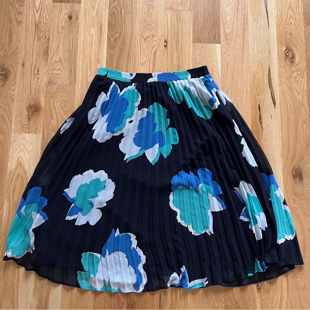 a new day A-Line Pleated Skirt - Black and Blue Floral - Size L
